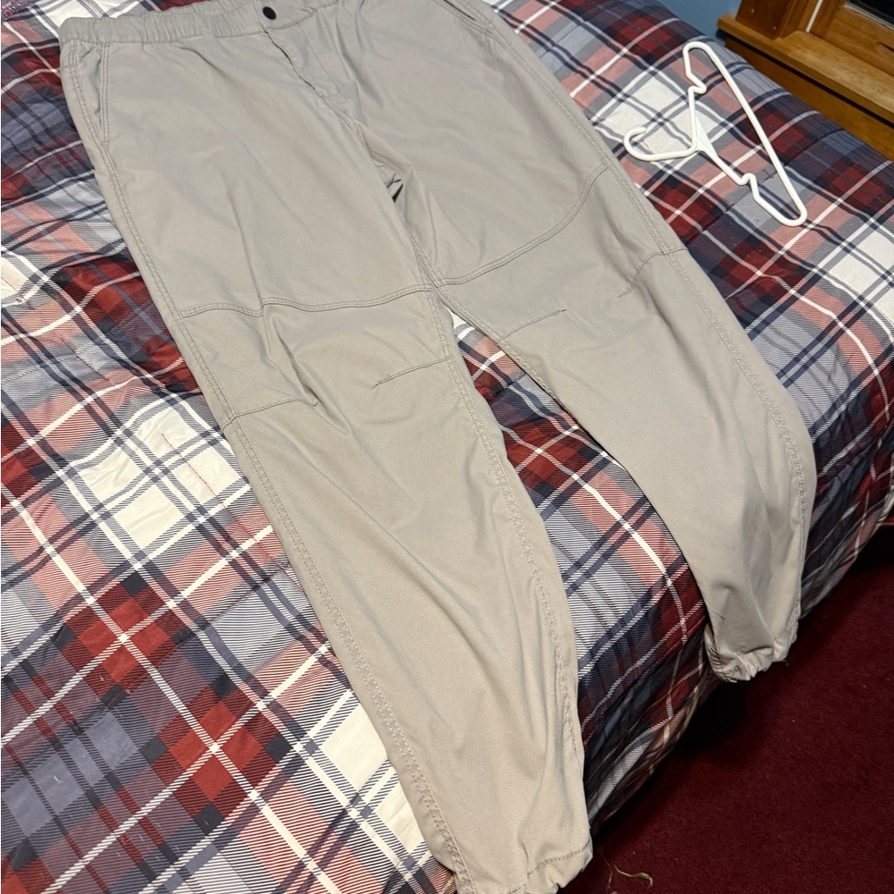 Men's khaki jogger Pants H & M